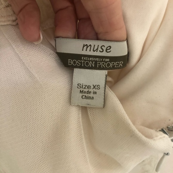 Boston Proper Lace Top with Appliqué Front - Picture 5 of 8